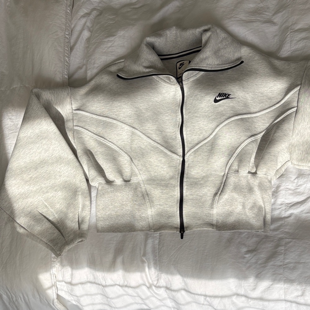 Nike Heather Gray Zip-Up Jacket with Black Accents - Picture 2 of 4